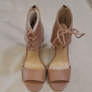 Chelsea & Zoe sz 7.5 nude minimalist design heel